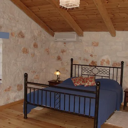 펜션 Lithos Stone House Vasilikí